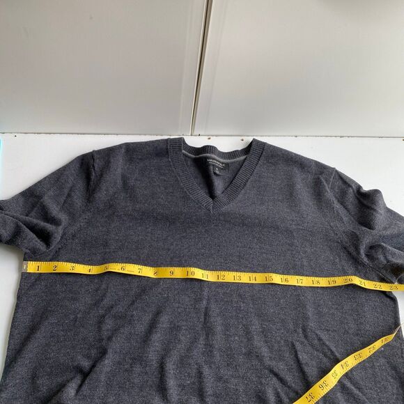 Men’s Banana Republic 100% Merino Extra‎ Fine Wool Gray V-neck Sweater XL - Picture 4 of 5